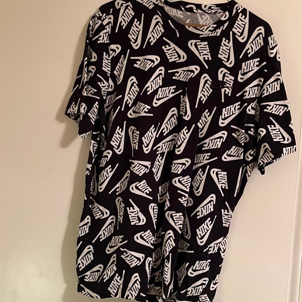 Nike tee